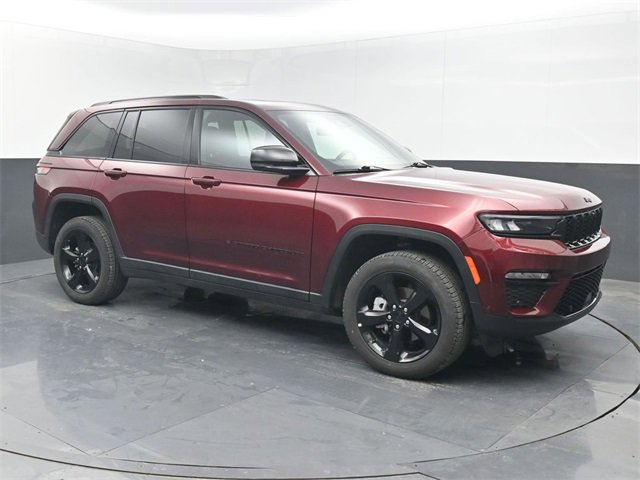 Used 2025 Jeep Grand Cherokee Limited w/ Luxury Tech Group II image 7