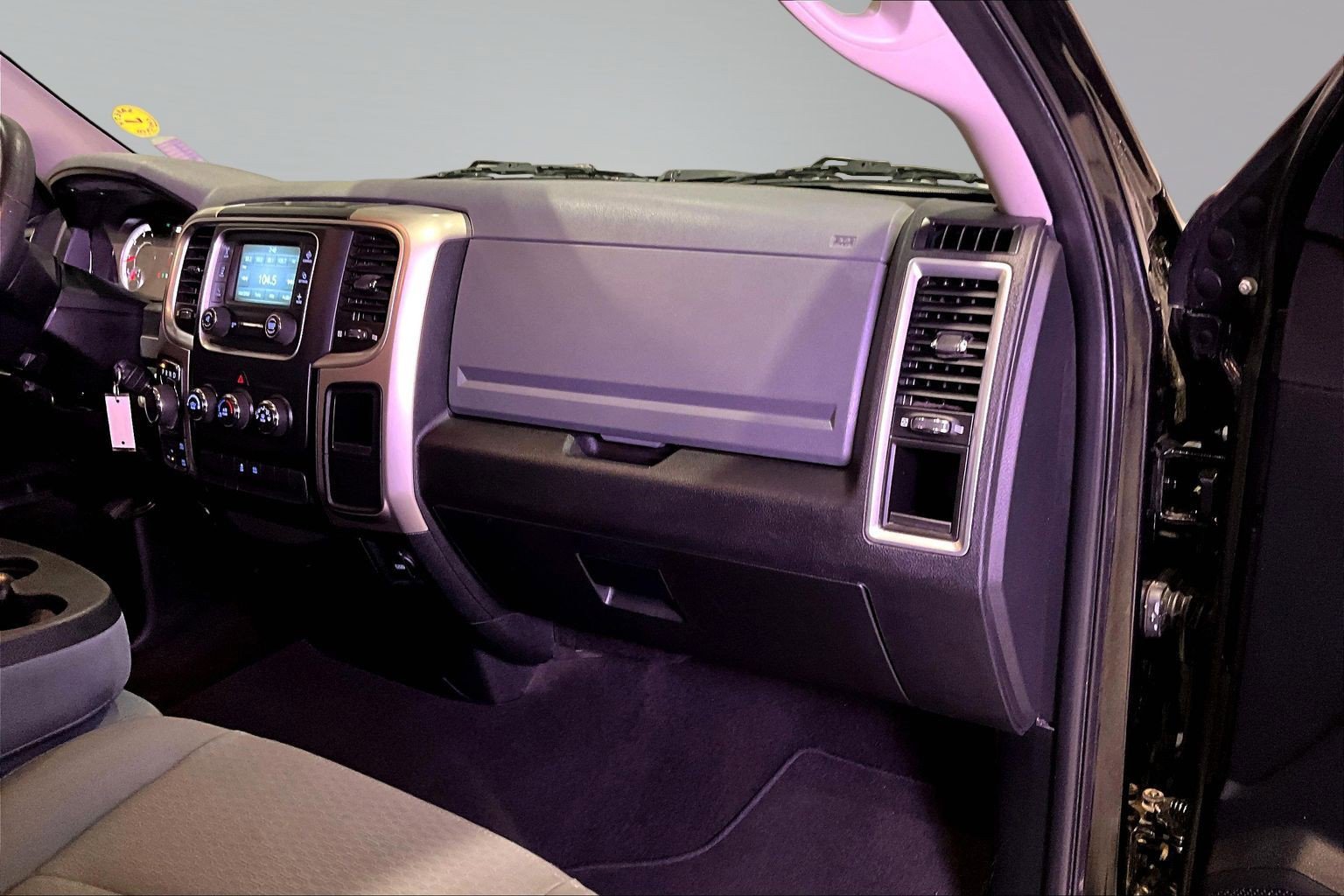 Used 2017 RAM 1500 Classic SLT image 24