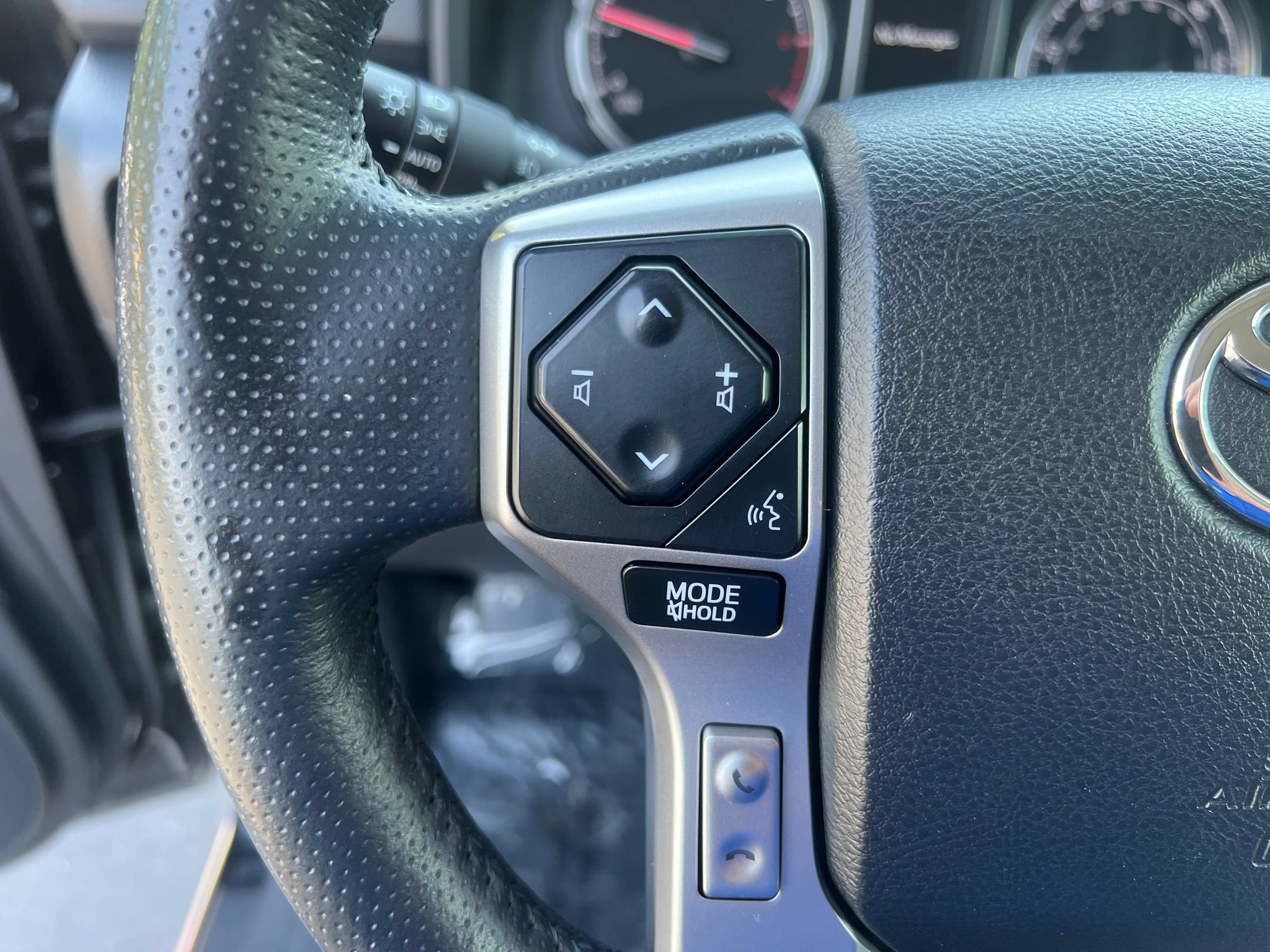 Used 2023 Toyota 4Runner Limited AWD/4WD image 15