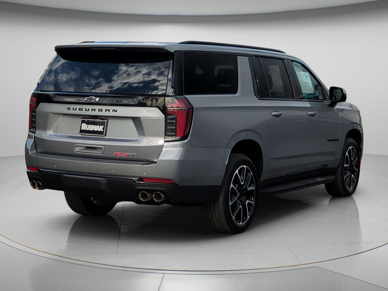 Used 2026 Chevrolet Suburban RST RWD image 3