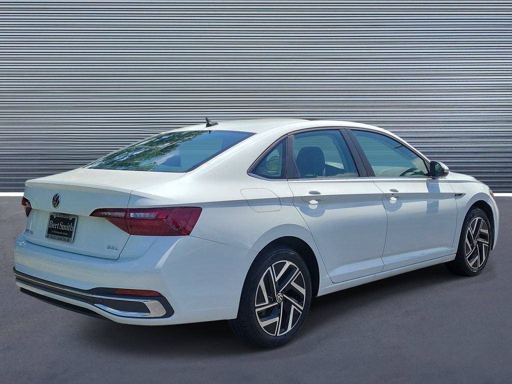 Used 2023 Volkswagen Jetta SEL FWD image 3