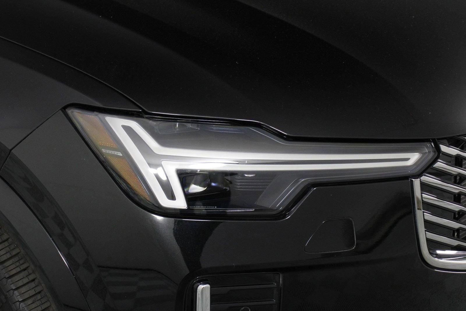 Certified 2025 Volvo XC90 T8 Plus AWD/4WD image 26
