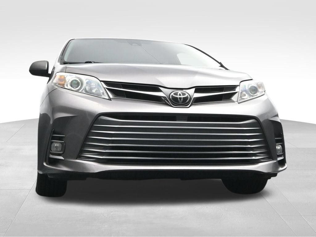 Used 2018 Toyota Sienna XLE w/ XLE Navigation Package FWD image 41