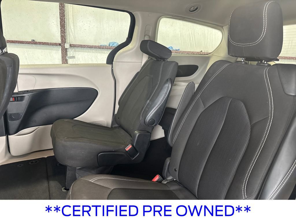 Used 2023 Chrysler Voyager LX image 17