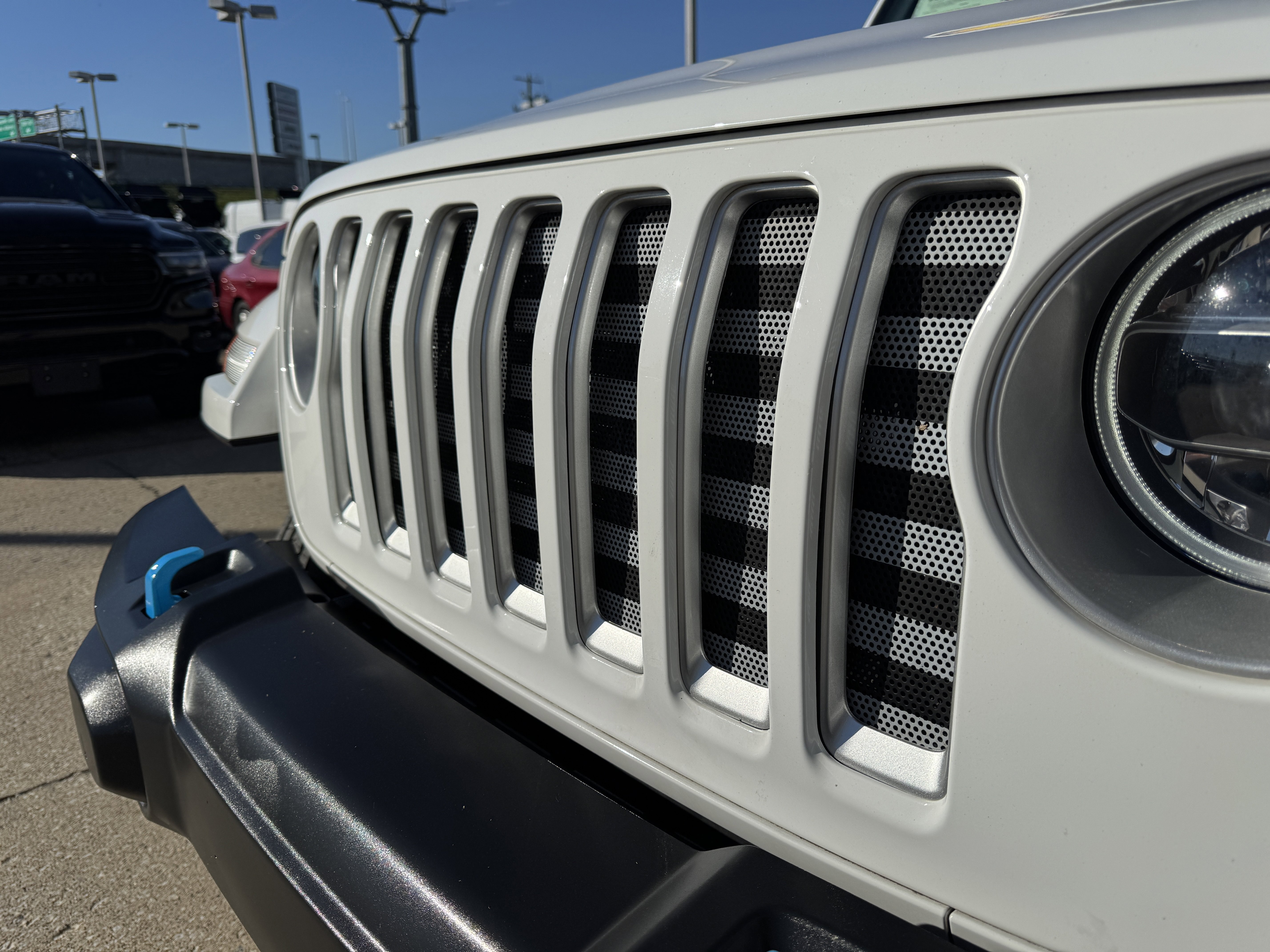 Used 2022 Jeep Wrangler Unlimited Sahara w/ Cold Weather Group image 22
