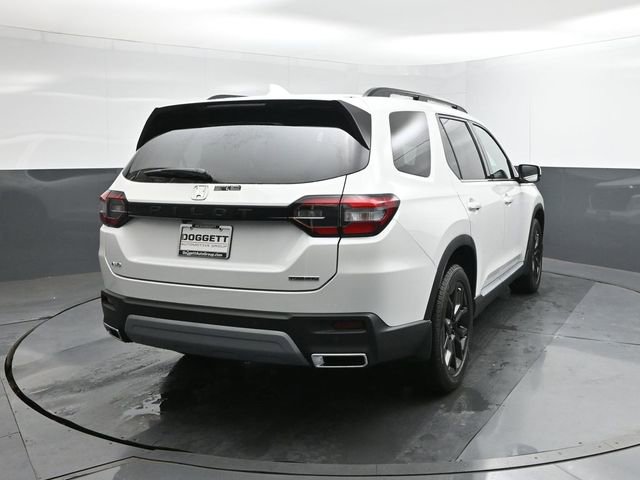 New 2025 Honda Pilot Touring image 11
