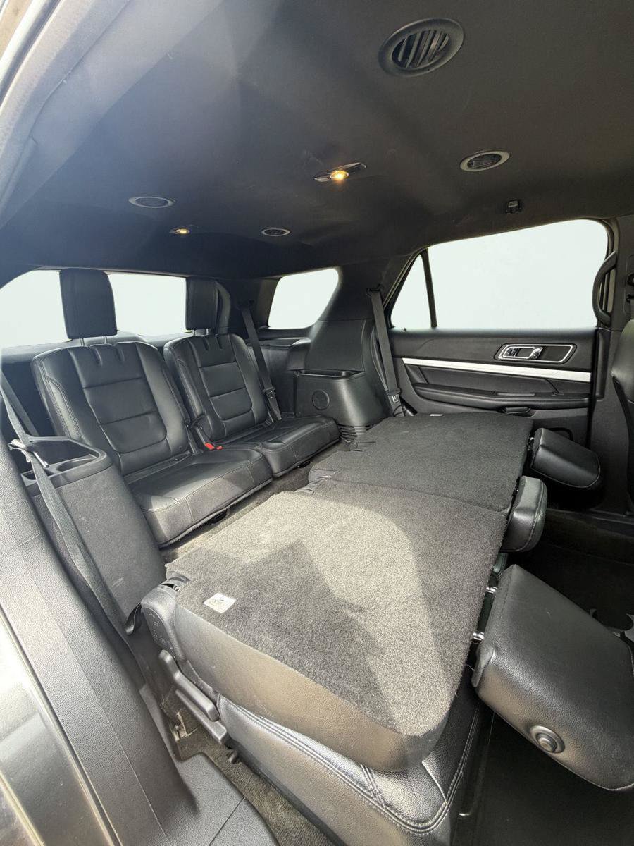 Used 2016 Ford Explorer XLT w/ Equipment Group 202A FWD image 21