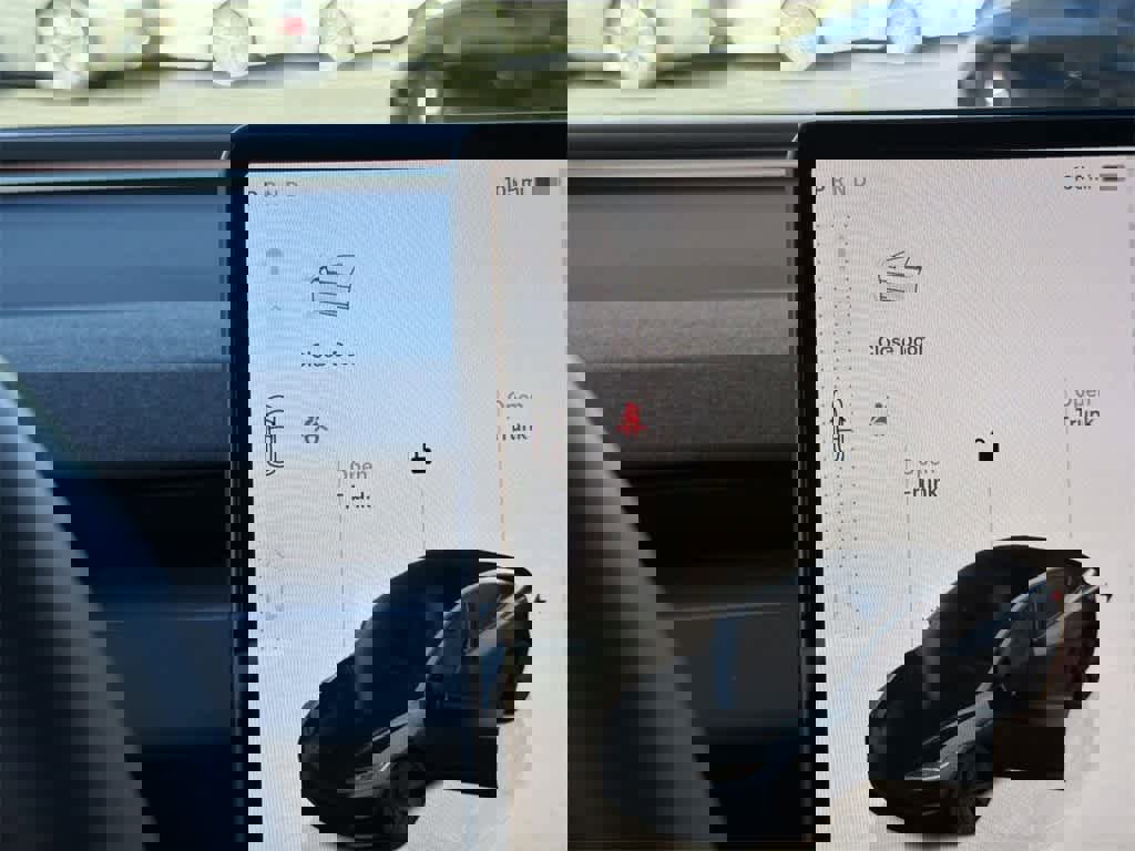 Used 2024 Tesla Model 3 Standard Range image 18