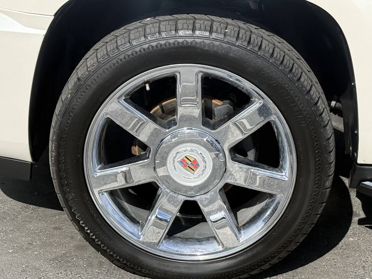 Used 2014 Cadillac Escalade Luxury AWD/4WD image 18
