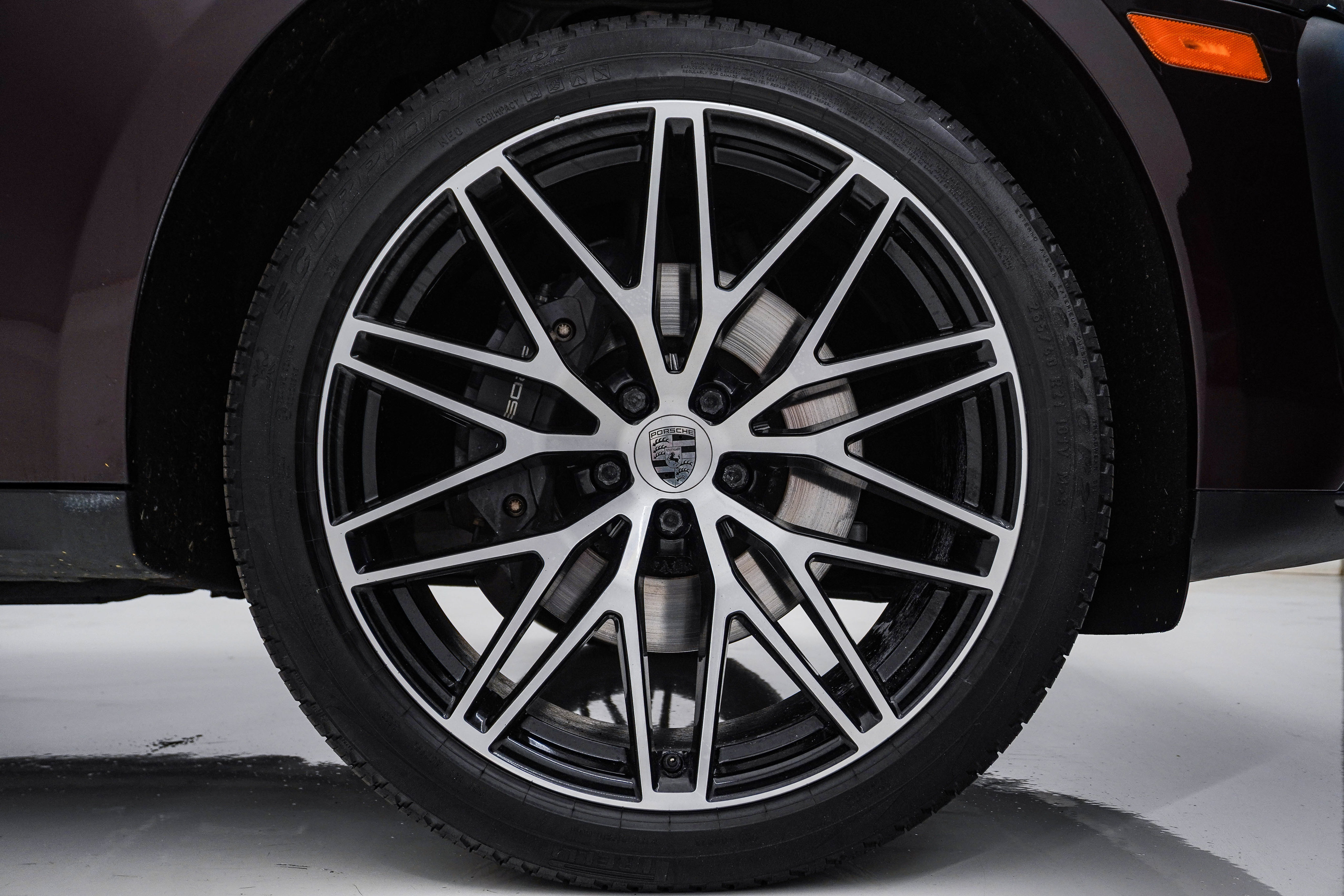 Certified 2023 Porsche Macan Turbo AWD/4WD image 10