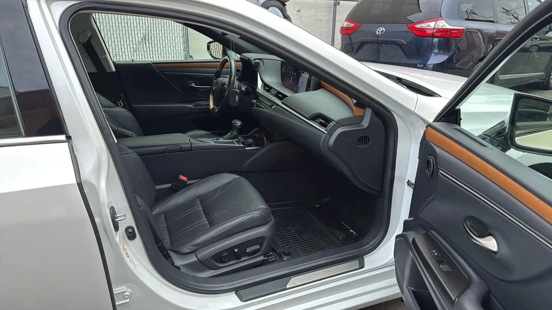 Used 2019 Lexus ES 350 image 25