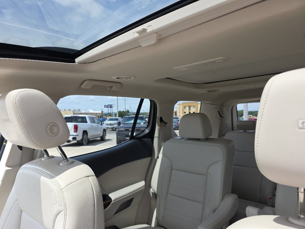 Used 2023 GMC Acadia Denali w/ Denali Technology Package FWD image 9