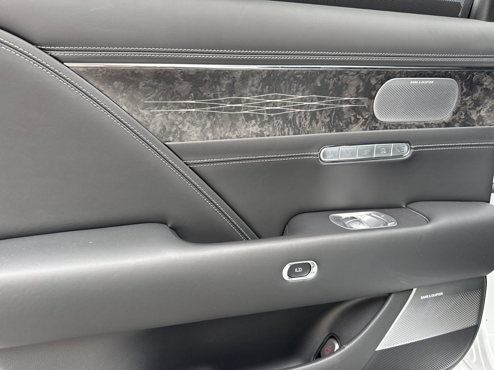 Used 2025 Genesis G90 3.5T image 11