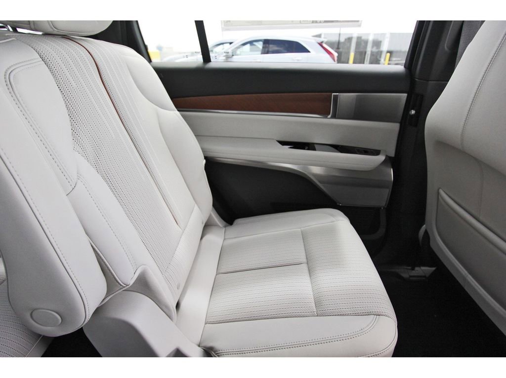 New 2026 Cadillac Vistiq Luxury image 11