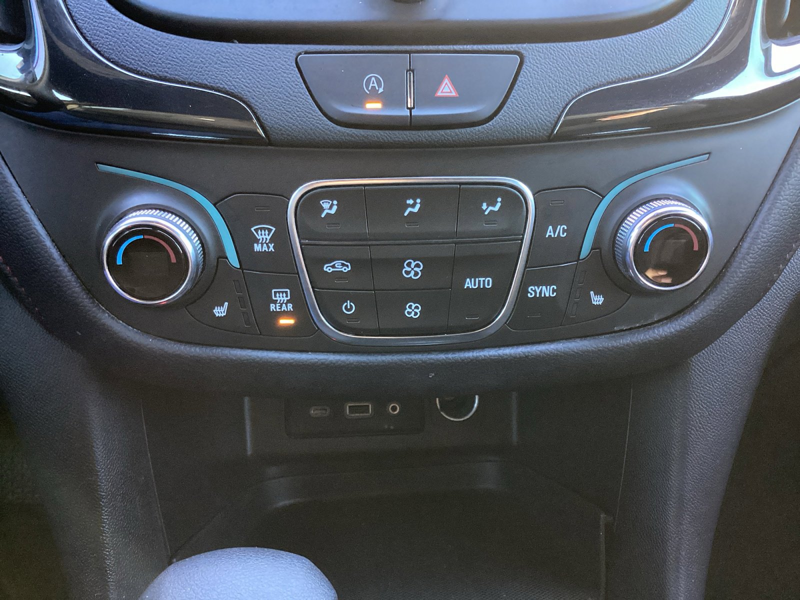 Used 2023 Chevrolet Equinox RS image 24