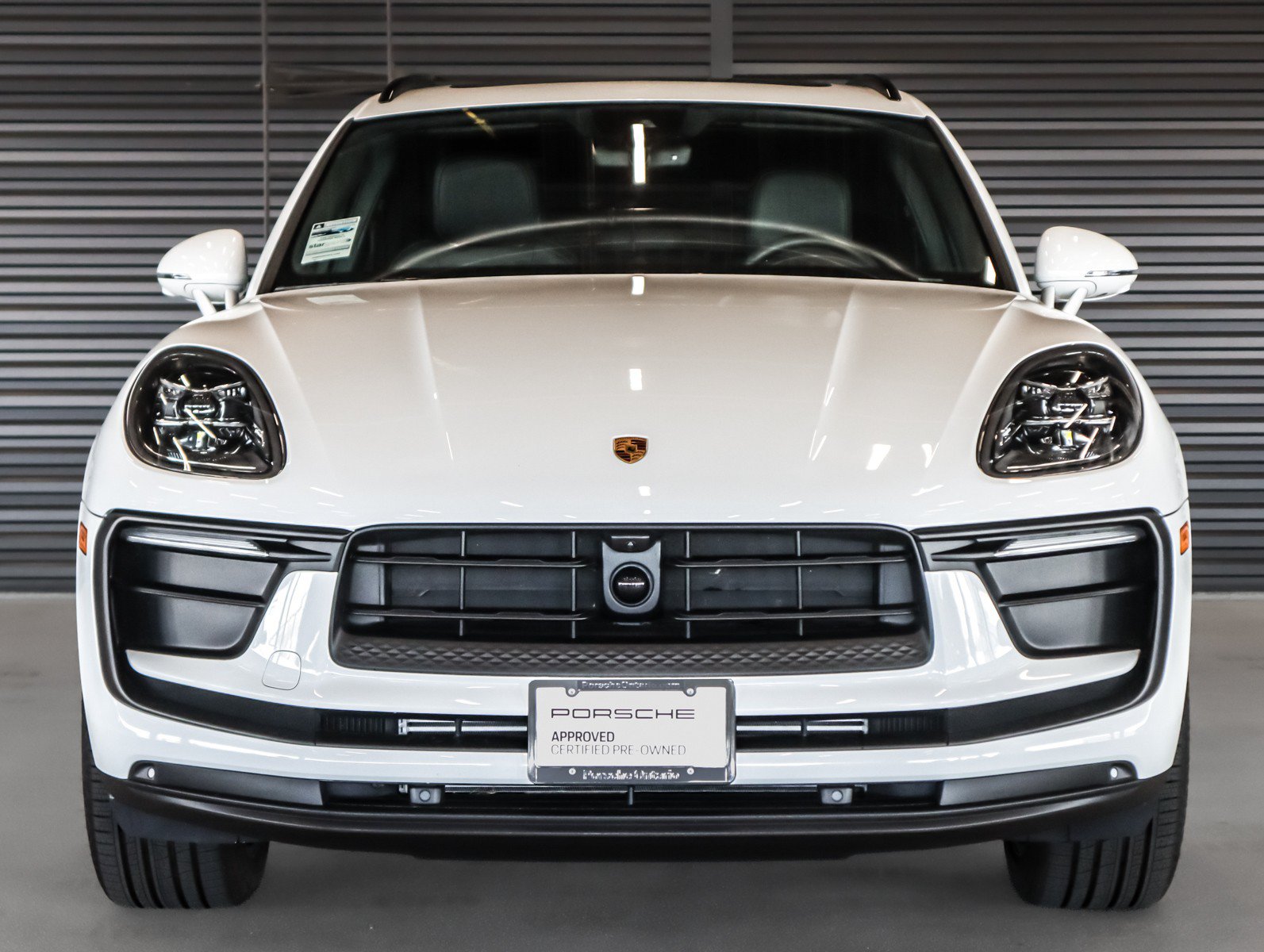 Certified 2026 Porsche Macan AWD/4WD image 8