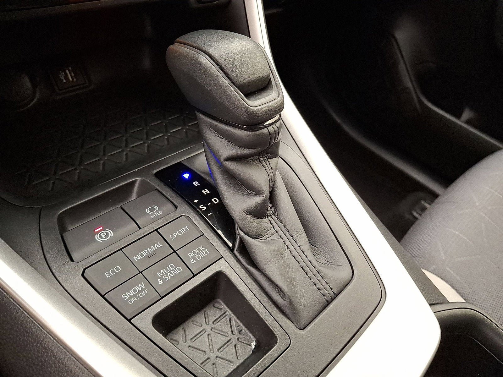 Certified 2025 Toyota RAV4 XLE AWD/4WD image 12