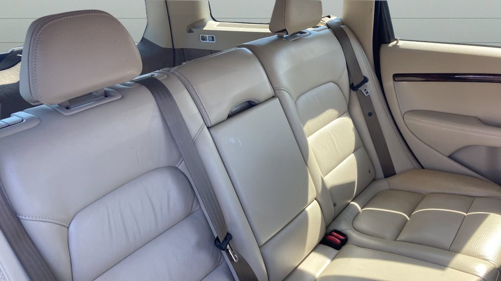 Used 2013 Volvo XC70 3.2 image 18