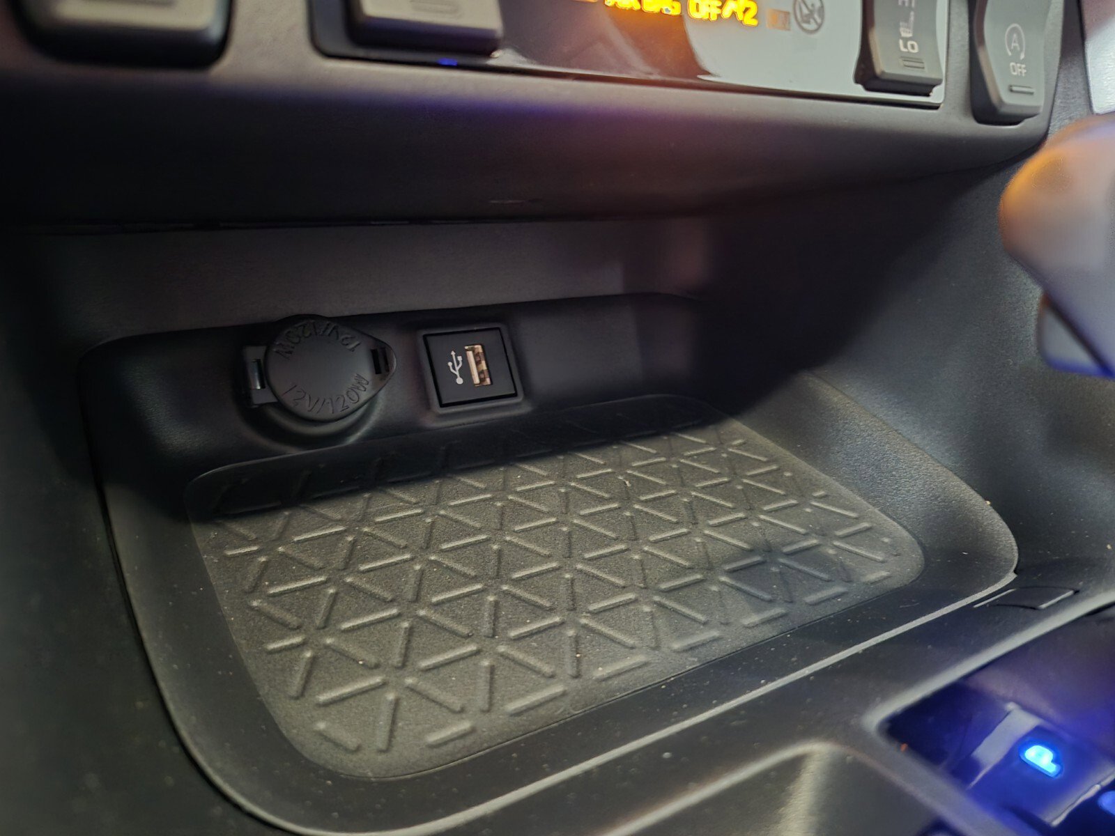 New 2025 Toyota RAV4 XLE Premium image 33