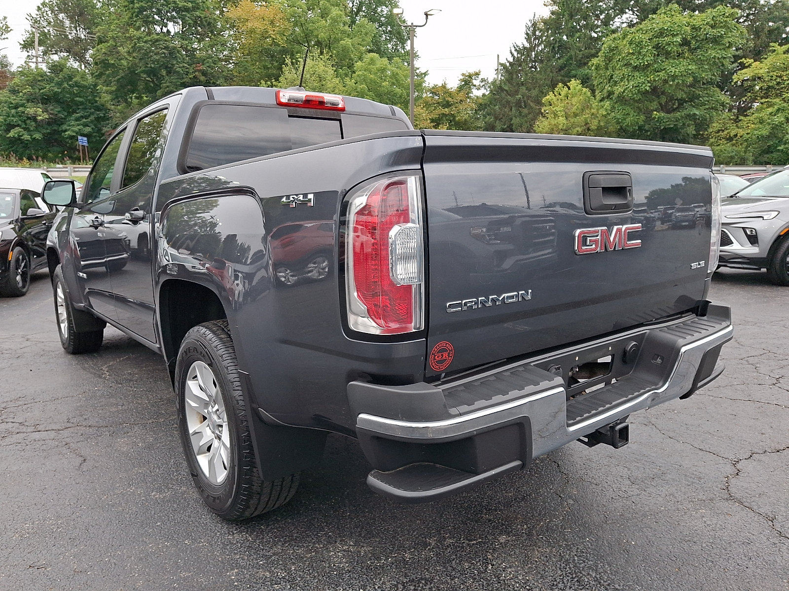 Used 2017 GMC Canyon SLE w/ SLE Convenience Package AWD/4WD image 4