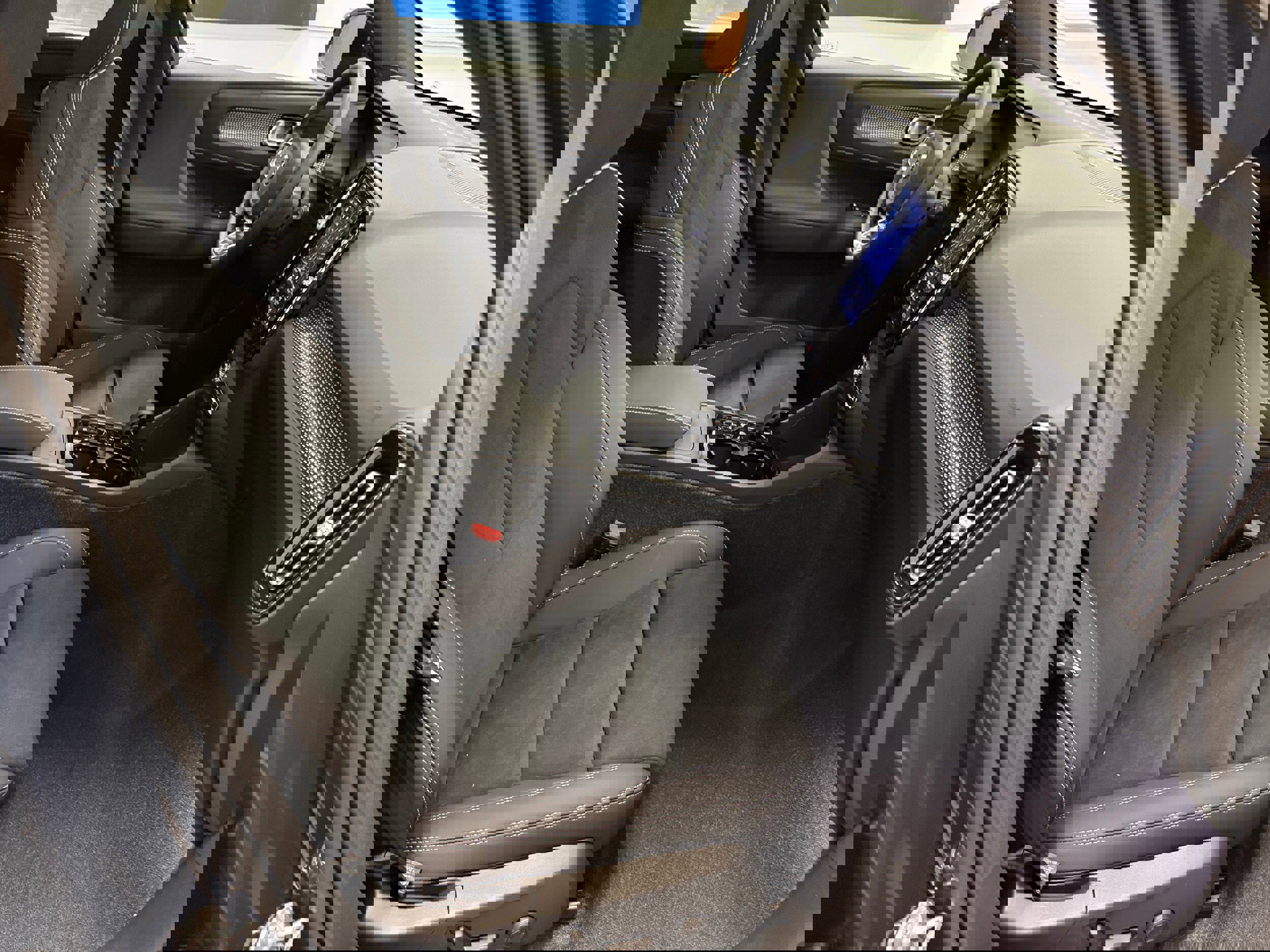 New 2026 Volvo XC40 B5 Ultra w/ Protection Package Premier image 29