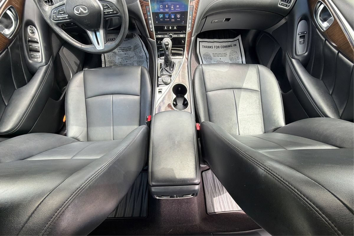 Used 2018 INFINITI Q50 Luxe w/ Essential Package (3.0T Luxe) AWD/4WD image 15