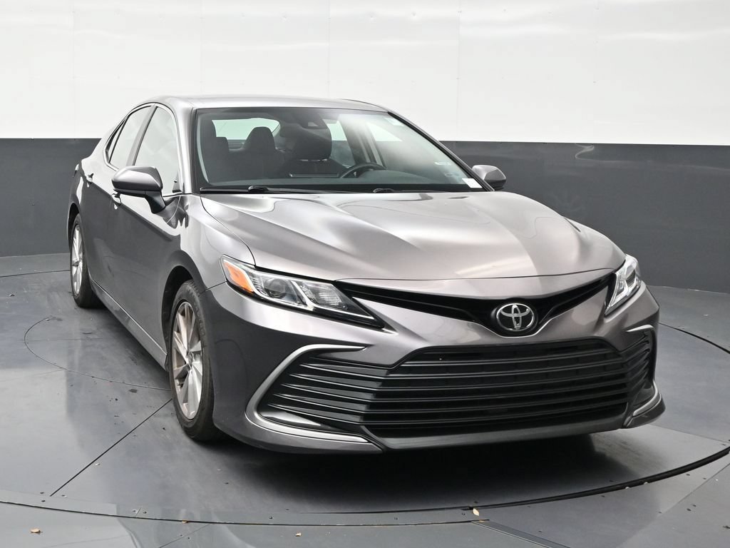 Used 2022 Toyota Camry LE FWD image 7
