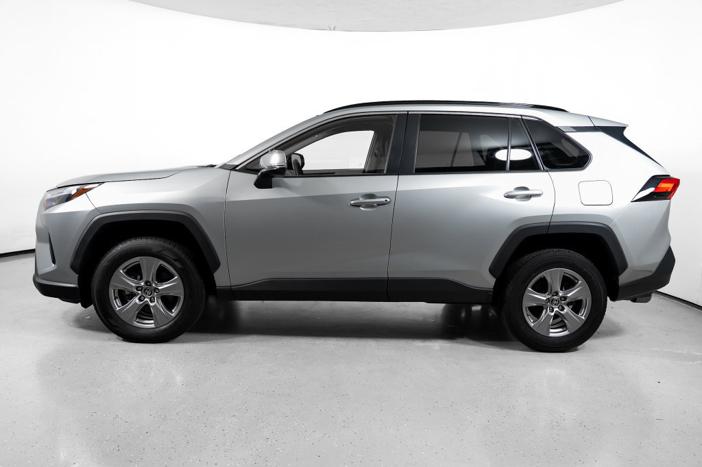 Used 2025 Toyota RAV4 XLE FWD image 11