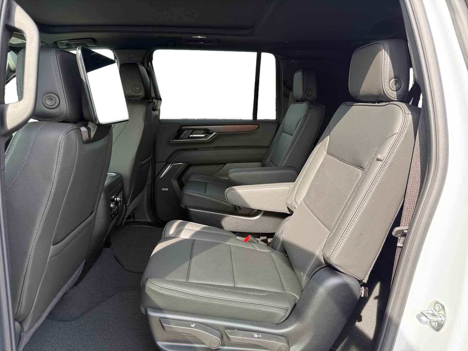 New 2026 GMC Yukon XL Denali w/ Denali Reserve Package image 16