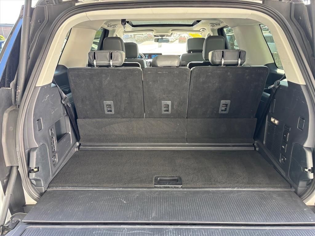 Used 2025 Ford Expedition Active RWD image 3