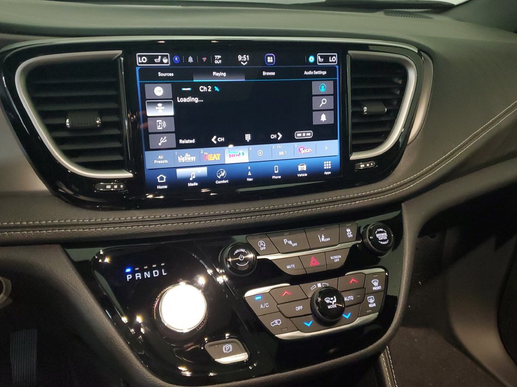 New 2027 Chrysler Pacifica Limited FWD image 18