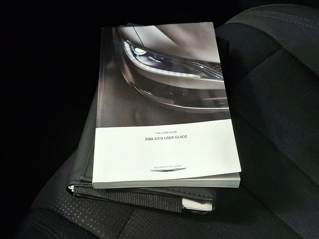 Used 2015 Chrysler 200 Limited w/ Convenience Group image 25