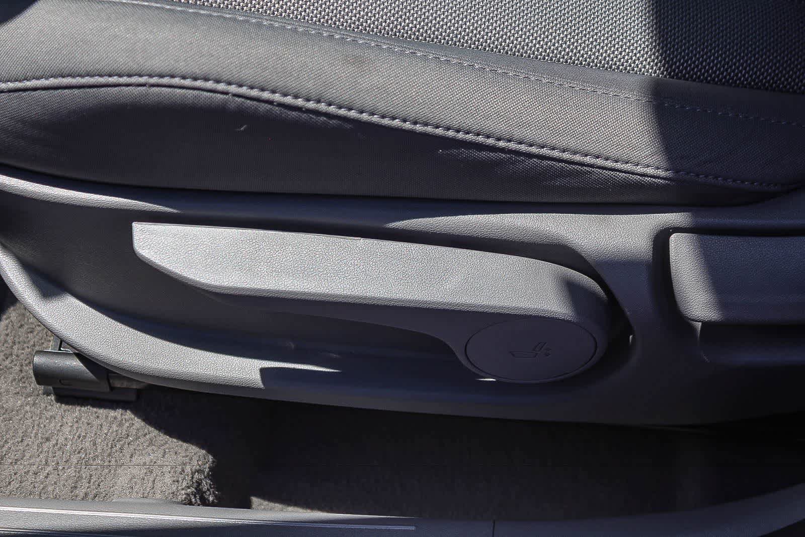 Certified 2023 Hyundai Elantra SE FWD image 27