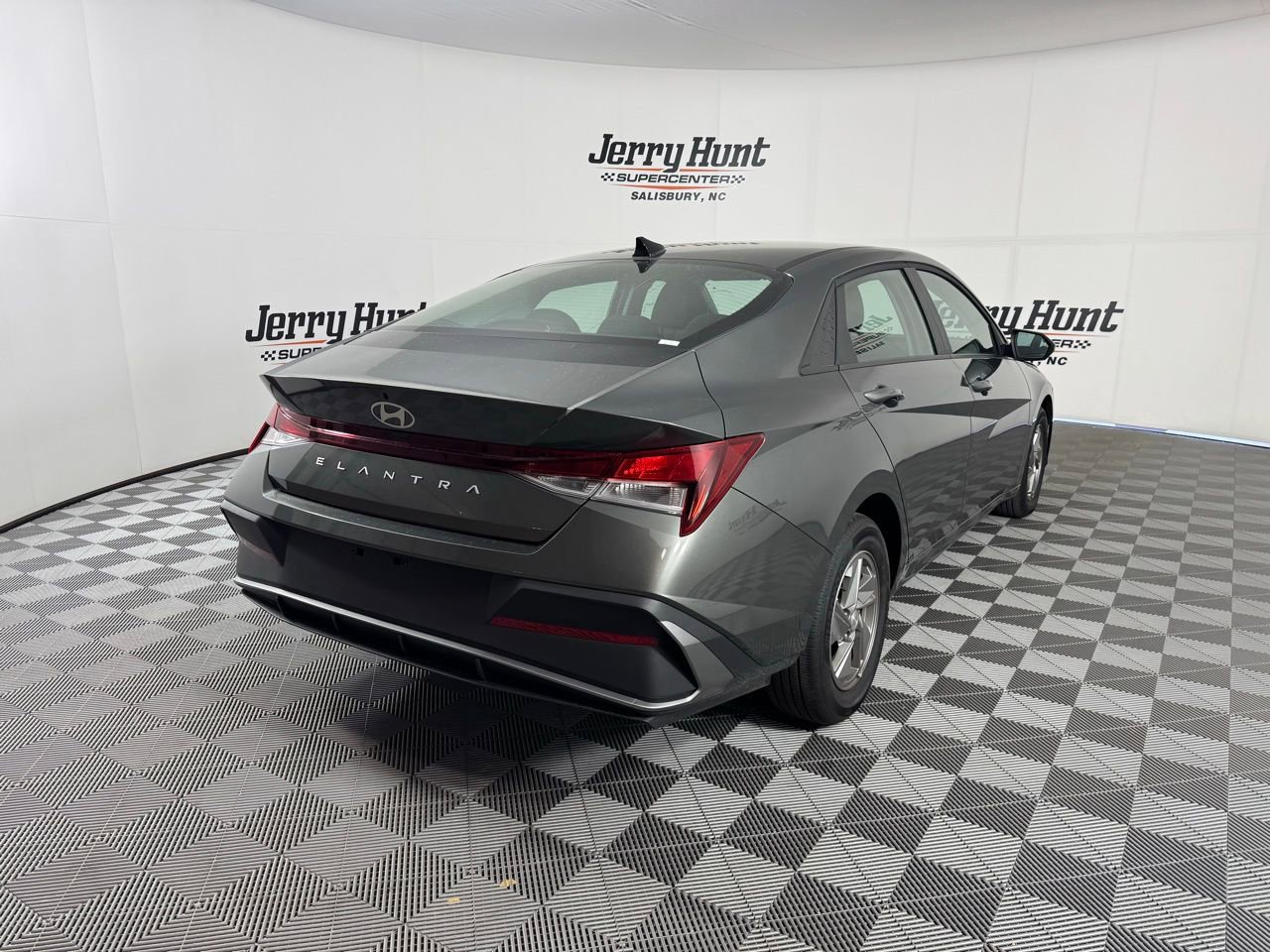 Used 2025 Hyundai Elantra SE image 10