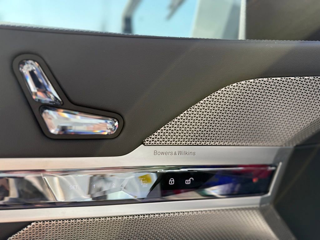 Certified 2023 BMW 740i w/ Executive Package image 6