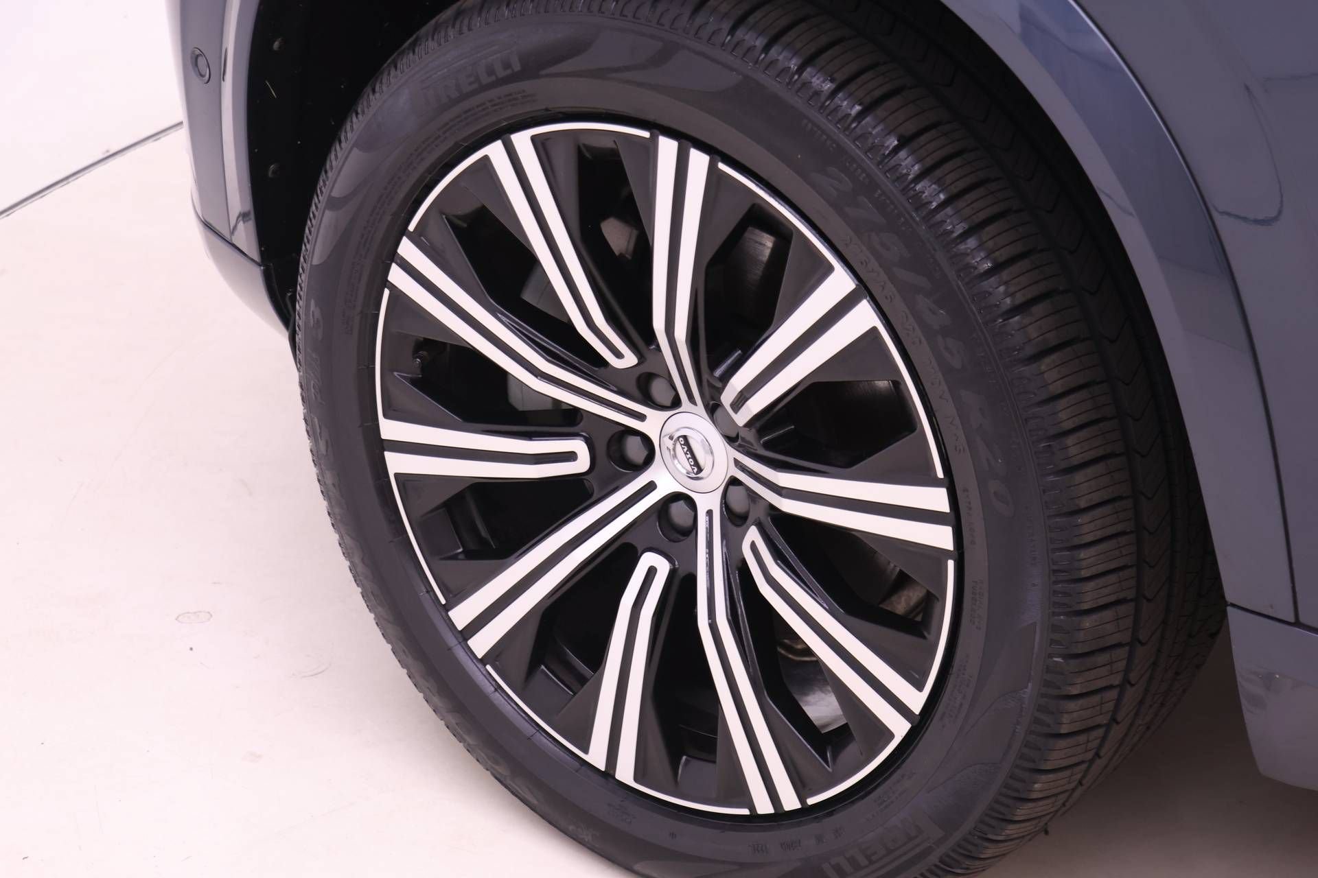 Used 2023 Volvo XC90 B6 Plus AWD/4WD image 22
