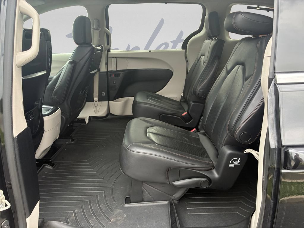 Used 2020 Chrysler Pacifica Touring-L Plus w/ Tire & Wheel Group FWD image 30