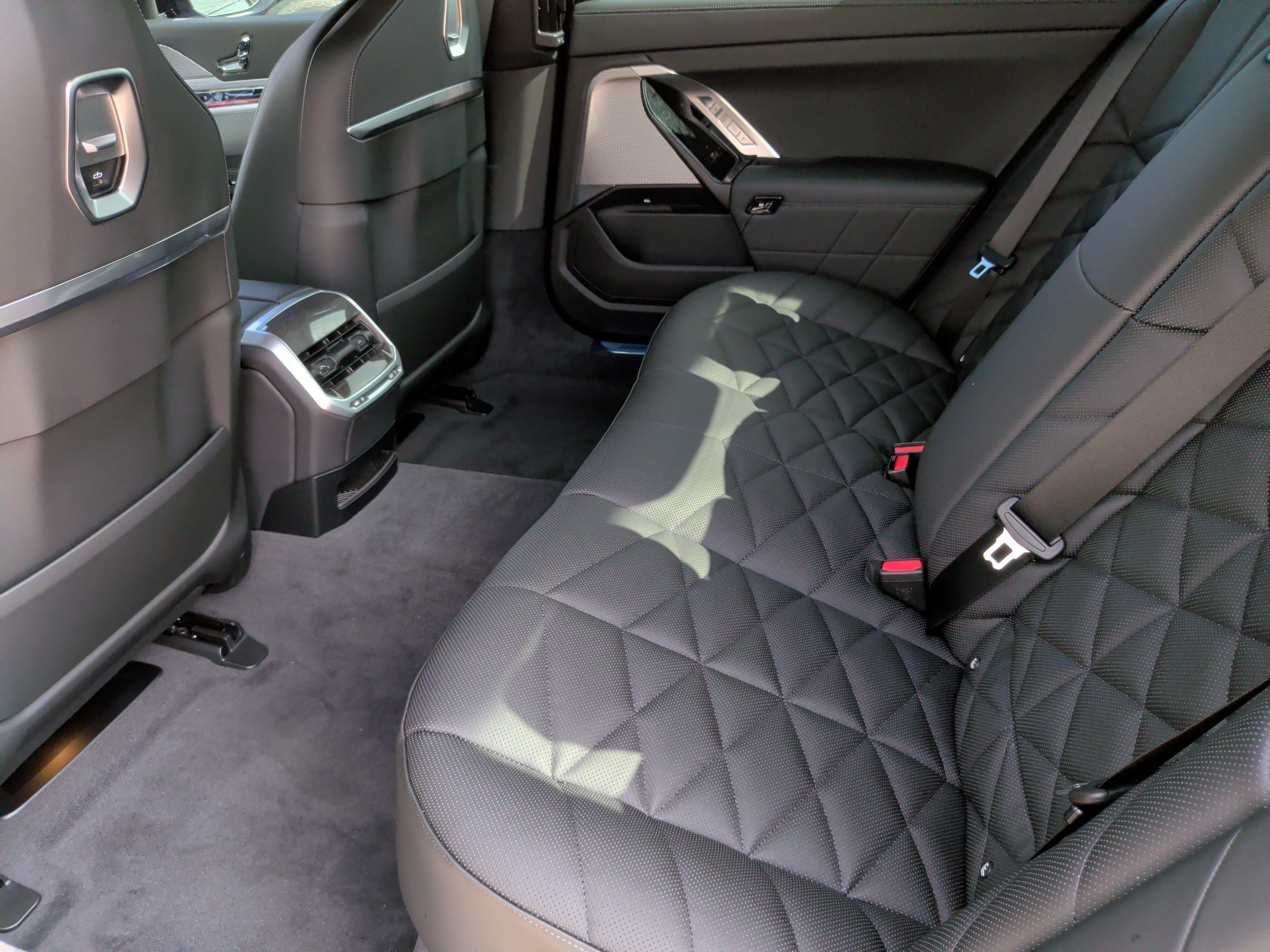 New 2026 BMW 740i w/ Premium Package RWD image 38