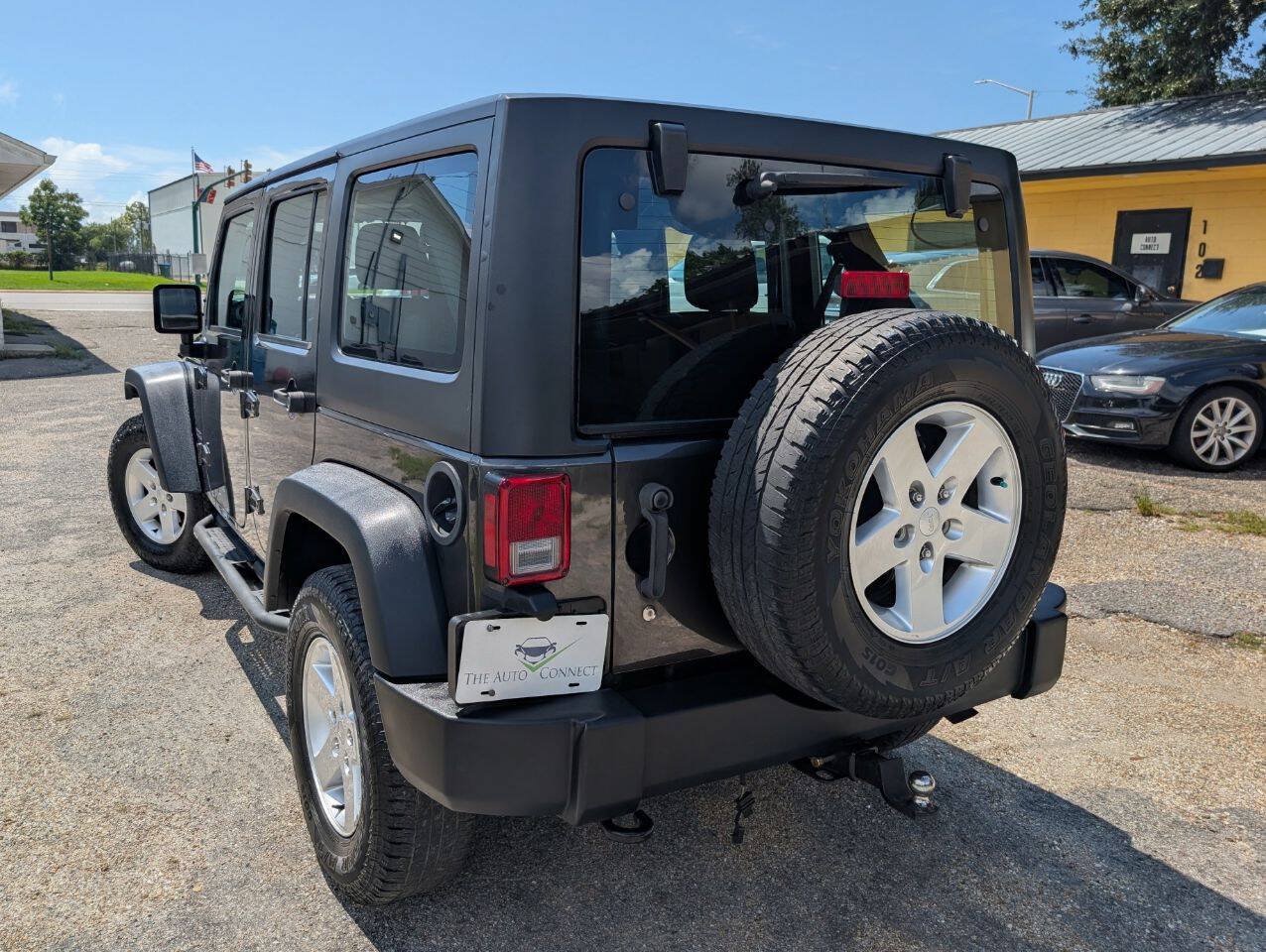 Used 2017 Jeep Wrangler Unlimited Sport w/ Connectivity Group AWD/4WD image 6