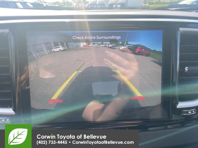 Used 2024 Chrysler Pacifica Touring-L FWD image 13