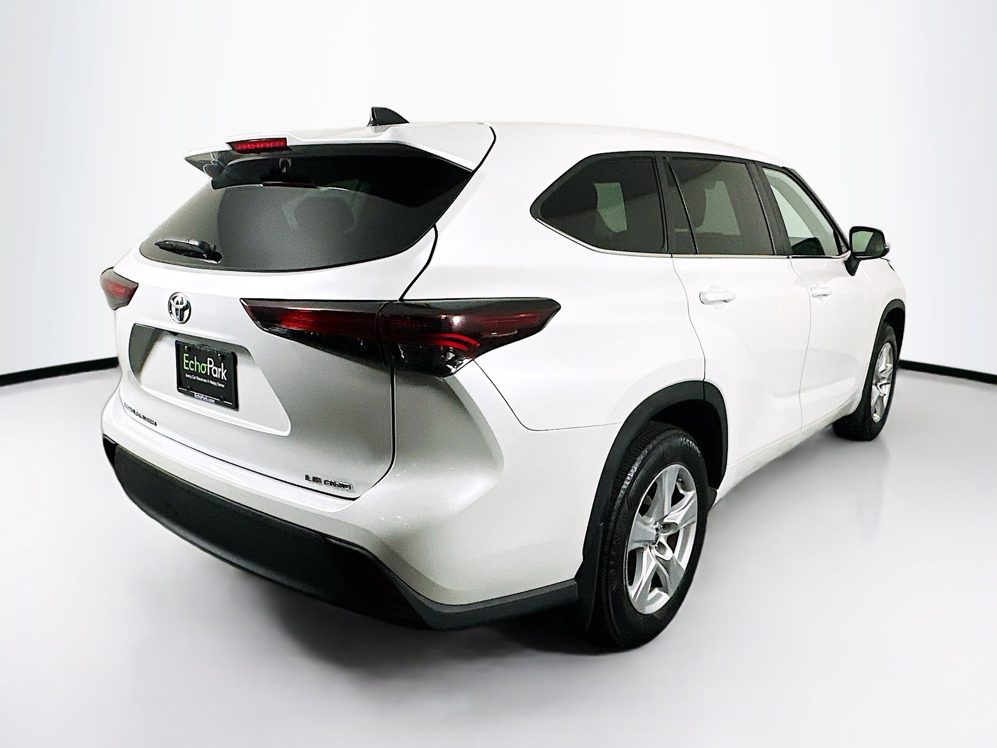 Used 2024 Toyota Highlander LE image 9