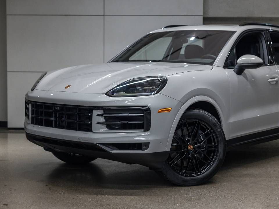 Certified 2026 Porsche Cayenne AWD/4WD image 13