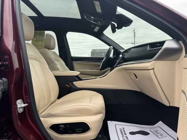 Used 2024 Jeep Grand Cherokee Limited 4xe image 8