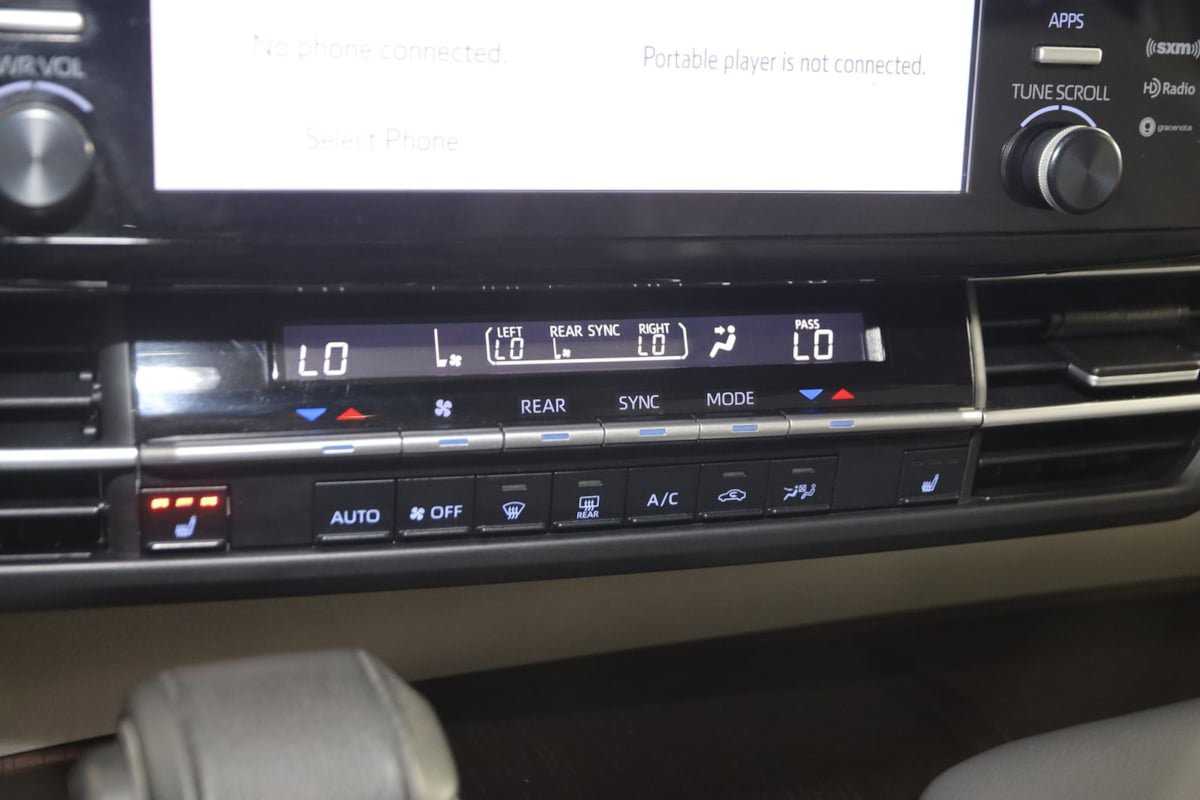 Used 2021 Toyota Sienna XLE FWD image 31