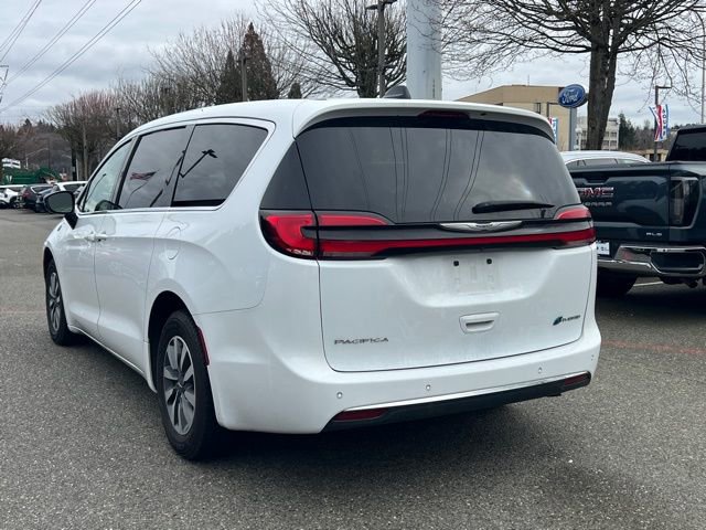 Used 2024 Chrysler Pacifica Select image 10