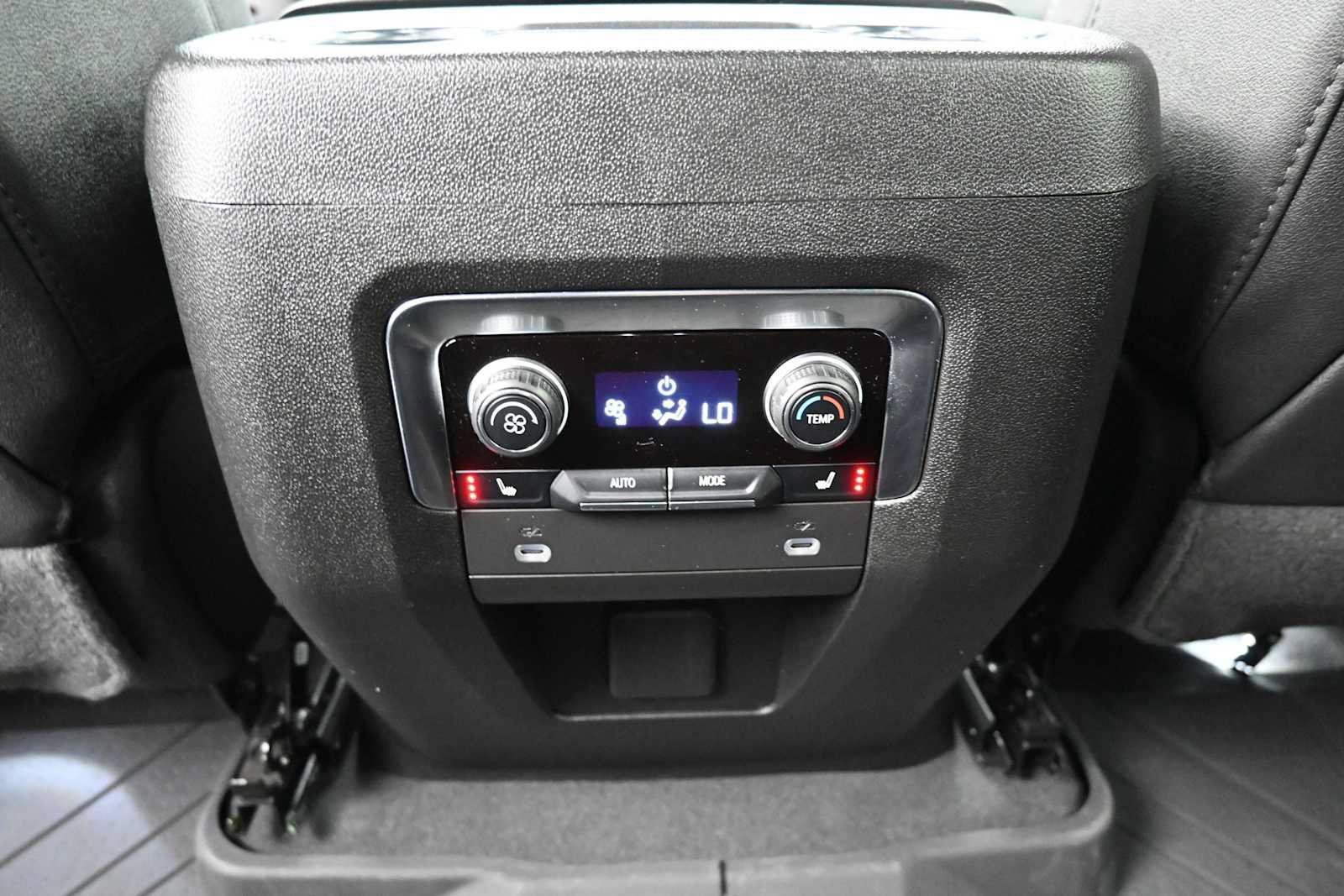 Used 2024 Chevrolet Tahoe LT w/ Luxury Package AWD/4WD image 13