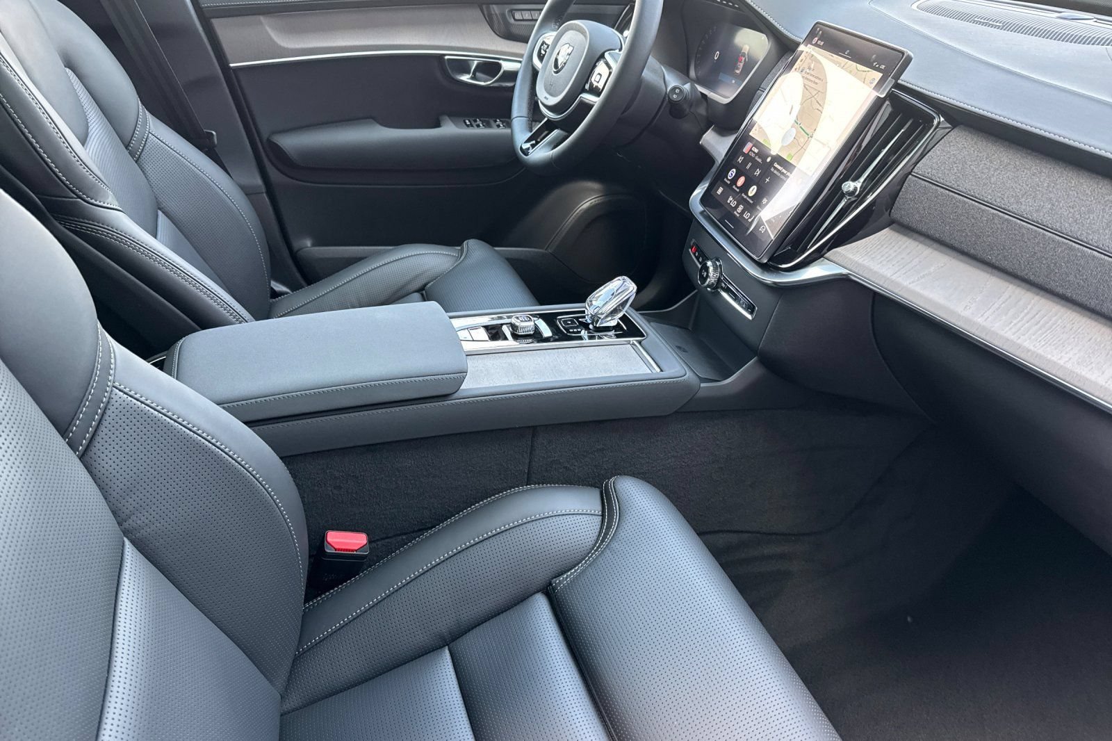 New 2026 Volvo XC90 T8 Ultra w/ Protection Package AWD/4WD image 17