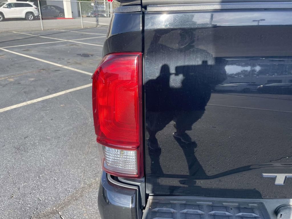 Used 2017 Toyota Tacoma TRD Sport image 19