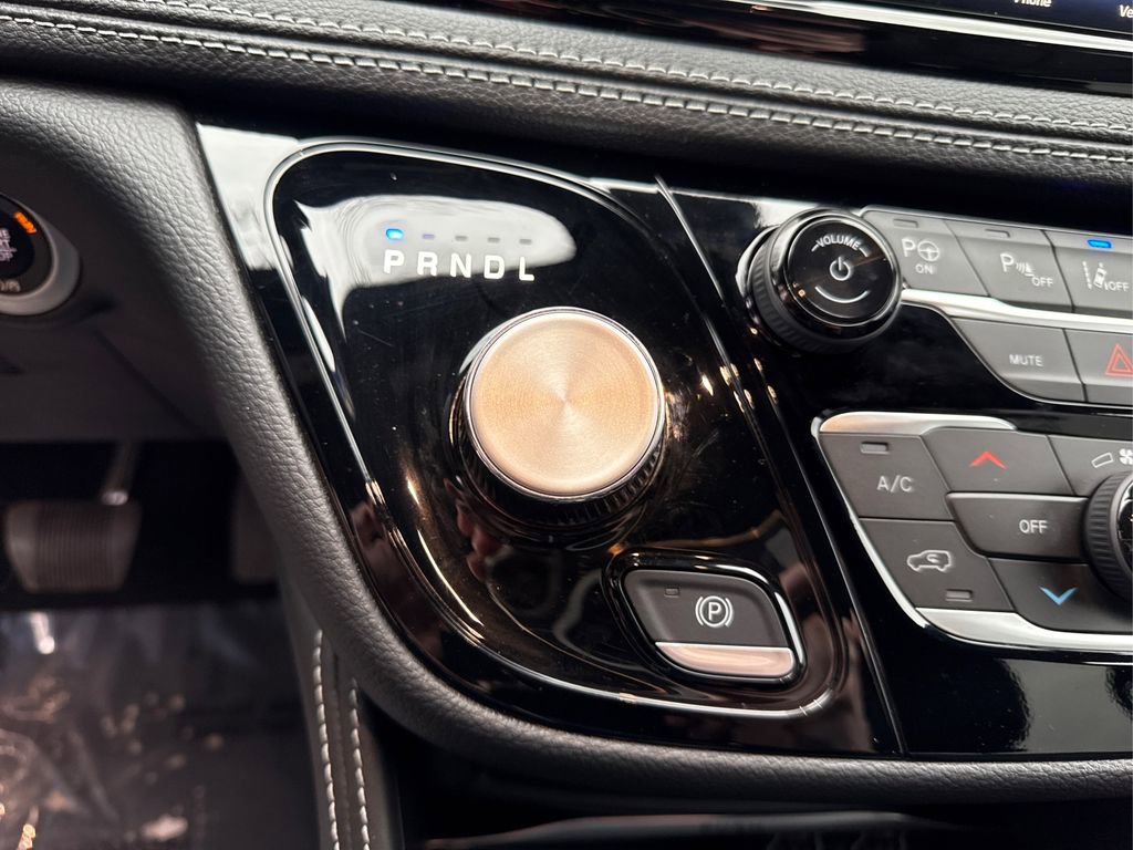 Used 2024 Chrysler Pacifica Limited w/ S Appearance Package image 38