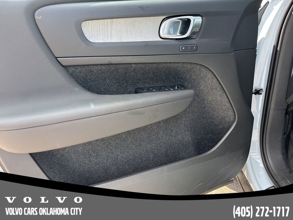 Used 2025 Volvo XC40 B5 Plus AWD/4WD image 14